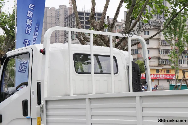 JMC Kaiwei Blue Whale Wide Body 170 ch 4X2(6 roues) 4.1 m camion porteur à ridelles, cabine simple Carrosserie (1) | 86Trucks