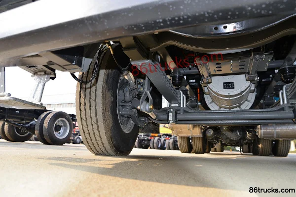 Sinotruk HOWO TX Heavy Truck 25T 6X4(10 wheels) battery-swap electric tractor truck 350kWh Chassis (2) | 86Trucks