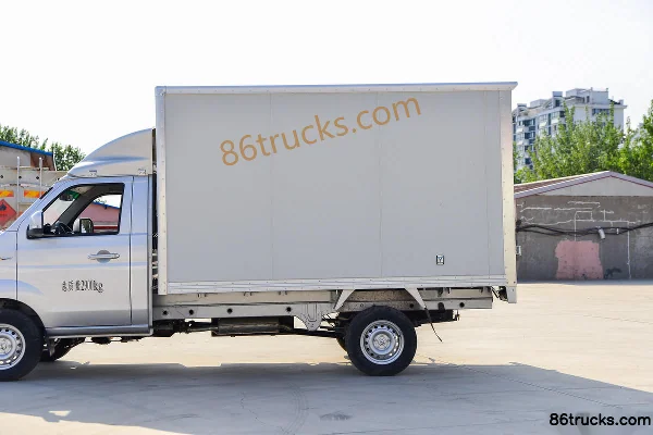 Jinbei Jinka S2 Comfort 1.6L 123 ch 4X2(6 roues) essence 3,05 m fourgon monoplace Carrosserie (2) | 86Trucks