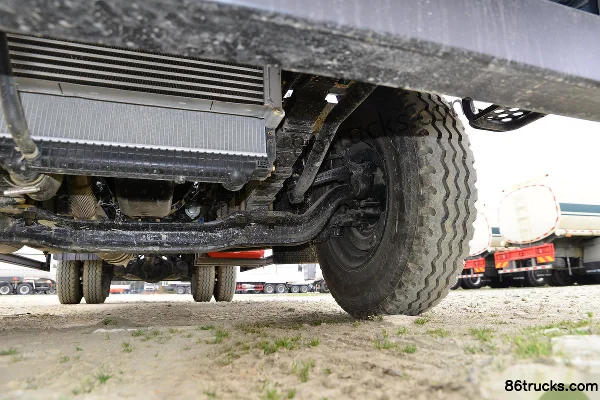 Dongfeng Commercial Vehicle Tianjin VR 230hp 4X2(6 wheels) Tank Truck (Huawei Chiled Brand) Chassis (3) | 86Trucks