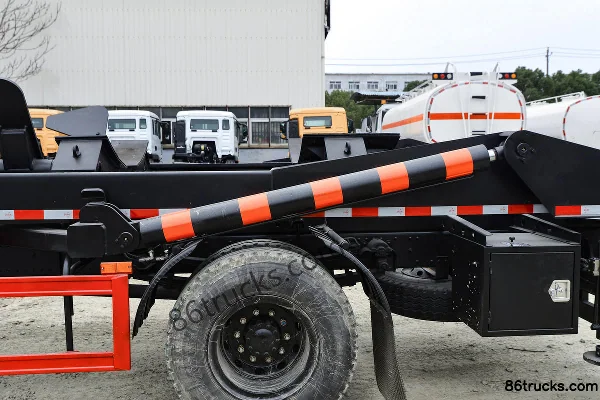 Dongfeng Commercial Vehicle Tianjin VR 230hp 4X2(6 wheels) Tank Truck (Huawei Chiled Brand) Body (2) | 86Trucks