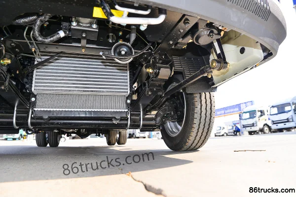 Lanqing Auto Ling R 115ch 4X2(6 roues) 2.85m double-row flatbed micro truck Châssis (3) | 86Trucks