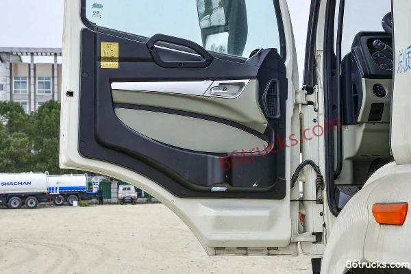 Sinotruk HOWO N5W 350hp 8X4(12 wheels) Dry Mortar Transport Truck (Huawei Chile Brand) Cab (2) | 86Trucks