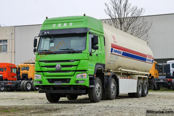 Sinotruk HOWO V7 400 ch 8X4(12 roues) transporteur de matériaux pulvérulents à faible densité (marque Huawai Chile) Extérieur (3) | 86Trucks