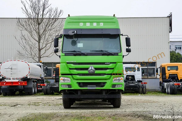 Sinotruk HOWO V7 400 ch 8X4(12 roues) transporteur de matériaux pulvérulents à faible densité (marque Huawai Chile) Extérieur (2) | 86Trucks
