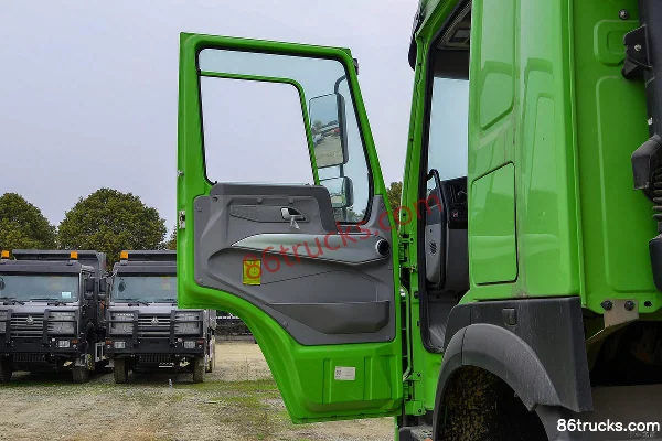 Sinotruk HOWO V7 400 ch 8X4(12 roues) transporteur de matériaux pulvérulents à faible densité (marque Huawai Chile) Cabine (1) | 86Trucks