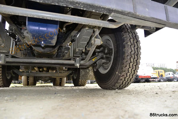 Sinotruk HOWO V7 400 ch 8X4(12 roues) transporteur de matériaux pulvérulents à faible densité (marque Huawai Chile) Châssis (3) | 86Trucks