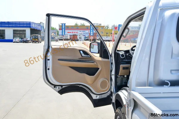 Lanqing Auto Ling R High-spec Edition 1.6L 122hp 4X2(6 wheels) Gasoline 4.03m Single Row Stake Mini Truck Cab (1) | 86Trucks