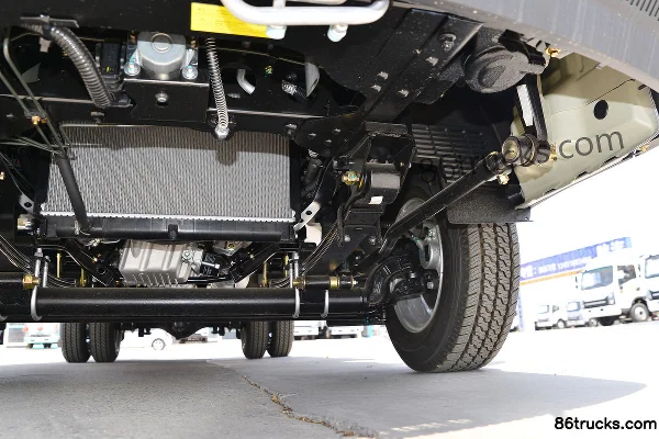 Lanqing Auto Ling R High-spec Edition 1.6L 122hp 4X2(6 wheels) Gasoline 4.03m Single Row Stake Mini Truck Chassis (3) | 86Trucks