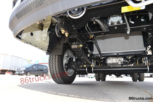 Lanqing Auto Ling R High-spec Edition 1.6L 122hp 4X2(6 wheels) Gasoline 4.03m Single Row Stake Mini Truck Chassis (2) | 86Trucks