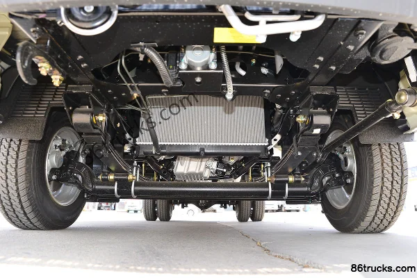 Lanqing Auto Ling R High-spec Edition 1.6L 122hp 4X2(6 wheels) Gasoline 4.03m Single Row Stake Mini Truck Chassis (1) | 86Trucks
