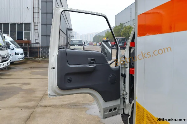 JMC Shunda Narrow Body 122 hp 4X2(6 wheels) 4.2m Flammable Gas Van Truck (Chufei Brand) Cab (1) | 86Trucks