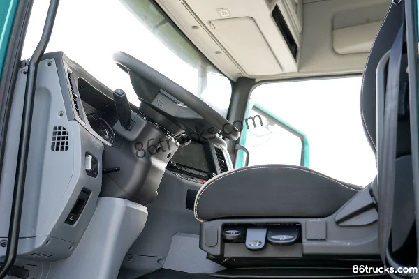 Proton Auto 6X4(10 wheels) fuel cell tractor truck 76.63kWh Cab (1) | 86Trucks