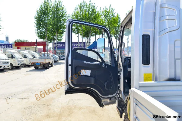 Foton Times Leader M5 132hp 4X2(6 wheels) 4.17m Single Row Flatbed Light Truck (China VI) Cab (1) | 86Trucks