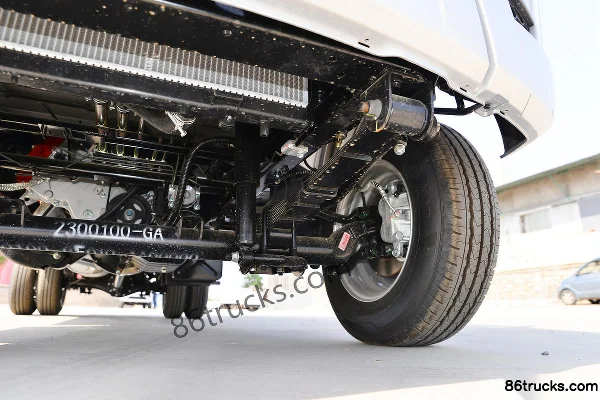 Jinbei T52 Chuangfu Type 1.5L 109hp 4X2(6 wheels) Gasoline 2.605m Double Row Box Van Mini Truck Chassis (3) | 86Trucks