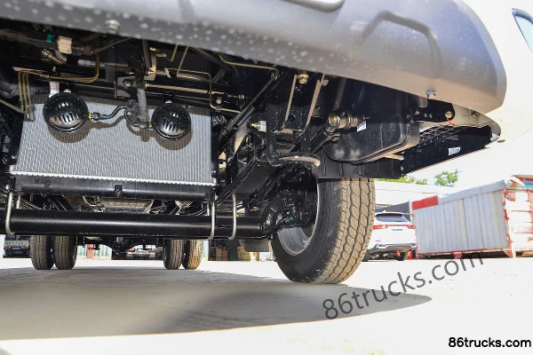 Times Leader S1 Startup 2L Gasoline 144 hp 4X2(6 wheels) Dongan 5-Speed 2.7m Double Row Flatbed Small Truck Chassis (3) | 86Trucks