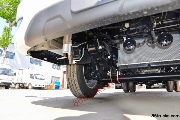 Times Leader S1 Startup 2L Gasoline 144 hp 4X2(6 wheels) Dongan 5-Speed 2.7m Double Row Flatbed Small Truck Chassis (2) | 86Trucks