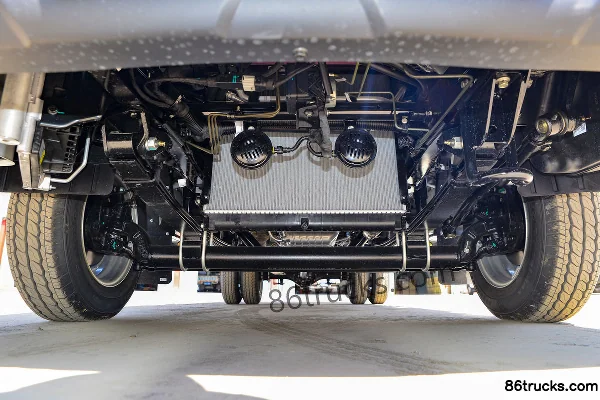Times Leader S1 Startup 2L Gasoline 144 hp 4X2(6 wheels) Dongan 5-Speed 2.7m Double Row Flatbed Small Truck Chassis (1) | 86Trucks
