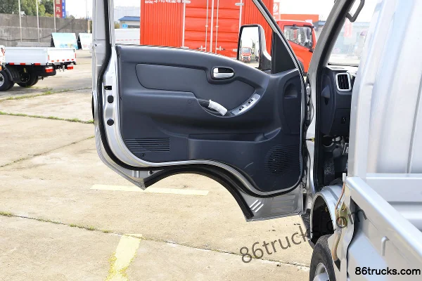 Dongfeng EV180 Standard 3.5T 3.99m Single Row Electric Flatbed Micro Truck 50.176kWh 4X2(6 wheels) Interior (2) | 86Trucks