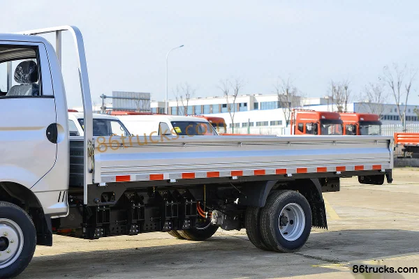 Dongfeng EV180 Standard 3.5T 3.99m Single Row Electric Flatbed Micro Truck 50.176kWh 4X2(6 wheels) Body (1) | 86Trucks