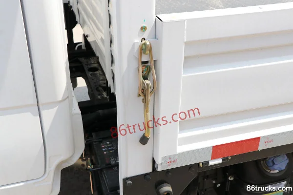 Dongfeng Xiaobawang W15 122 hp 4X2(6 wheels) 3.18m double-row flatbed mini truck (WLY 5-speed) Body (2) | 86Trucks