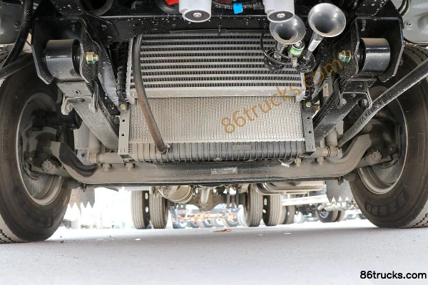 Sinotruk HOWO Hanjiang M 145hp 4X2(6 wheels) 4.15m single-row fence light truck (WLY 5-speed) Chassis (1) | 86Trucks