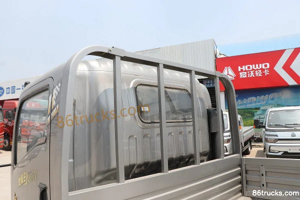 Sinotruk HOWO Hanjiang M 145hp 4X2(6 wheels) 4.15m single-row fence light truck (WLY 5-speed) Body (3) | 86Trucks