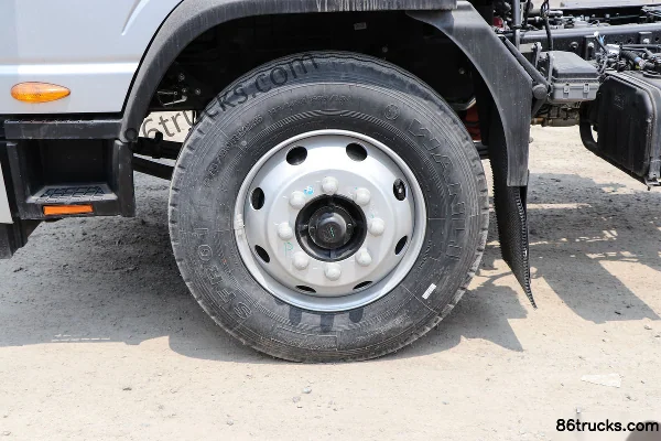 JAC Dewos T7 195 hp 4X2(6 wheels) 4.6m half-row cage cargo truck Chassis (2) | 86Trucks