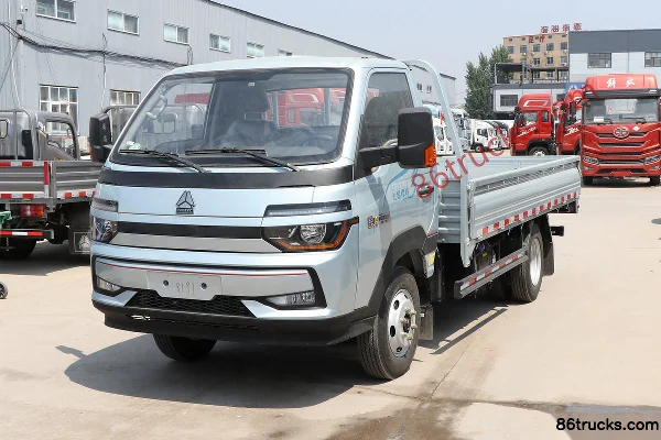 Sinotruk HOWO Xiaojiang 140hp 4X2(6 wheels) 3.95m Single Row Flatbed Mini Truck Exterior (3) | 86Trucks