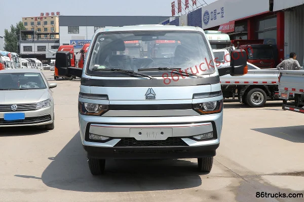 Sinotruk HOWO Xiaojiang 140hp 4X2(6 wheels) 3.95m Single Row Flatbed Mini Truck Exterior (2) | 86Trucks