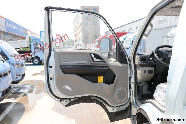Sinotruk HOWO Xiaojiang 140hp 4X2(6 wheels) 3.95m Single Row Flatbed Mini Truck Cab (1) | 86Trucks