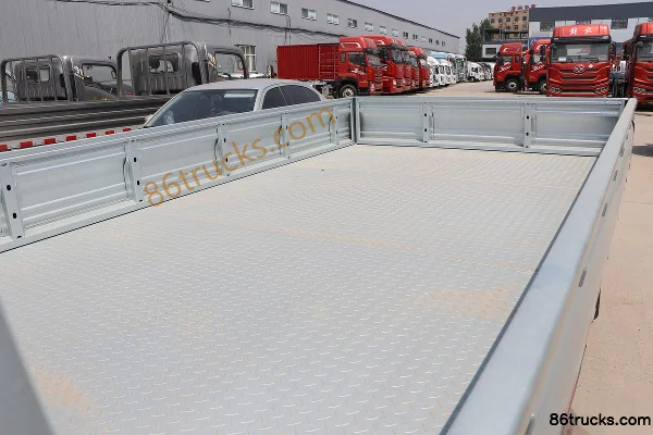 Sinotruk HOWO Xiaojiang 140hp 4X2(6 wheels) 3.95m Single Row Flatbed Mini Truck Body (2) | 86Trucks
