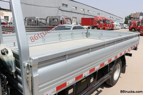 Sinotruk HOWO Xiaojiang 140hp 4X2(6 wheels) 3.95m Single Row Flatbed Mini Truck Body (1) | 86Trucks