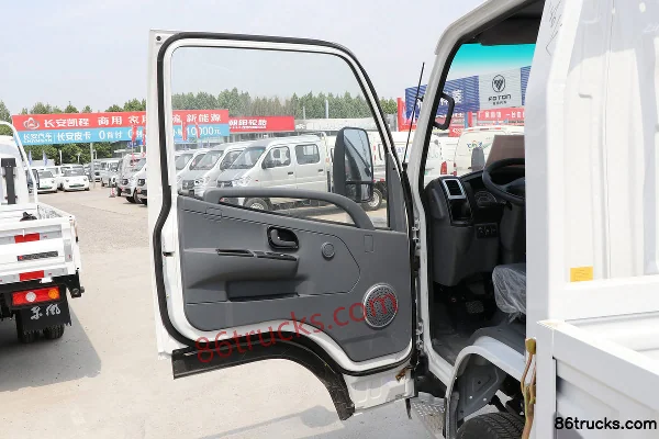 Dongfeng Xiaobawang W15 102hp 4X2(6 wheels) 4.05m Single Row Flatbed Light Truck Cab (1) | 86Trucks