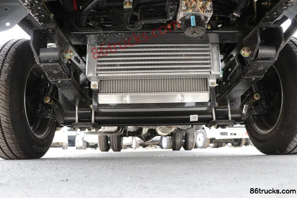 Dongfeng Xiaobawang W15 102hp 4X2(6 wheels) 4.05m Single Row Flatbed Light Truck Chassis (1) | 86Trucks