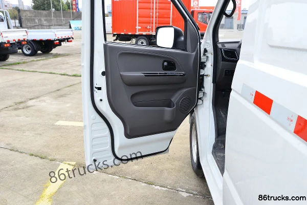 Dongfeng Yufeng EM26 3T 4.865m Pure Electric Van Transport Truck (Range 220km) 41.86kWh Cab (2) | 86Trucks