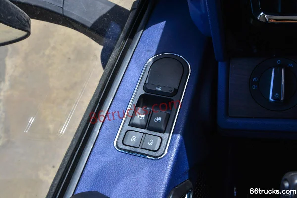 FAW Jiefang Tiger 6G 170 hp 4X2(6 wheels) 4.05m Refrigerated Truck (China VI) Cab (3) | 86Trucks