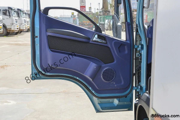 FAW Jiefang Tiger 6G 170 hp 4X2(6 wheels) 4.05m Refrigerated Truck (China VI) Cab (2) | 86Trucks