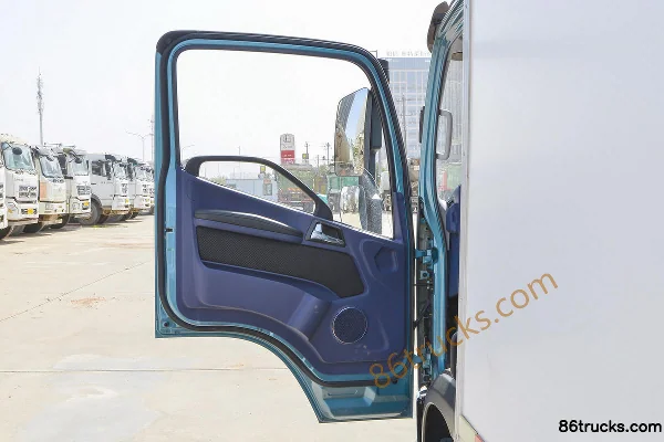 FAW Jiefang Tiger 6G 170 hp 4X2(6 wheels) 4.05m Refrigerated Truck (China VI) Cab (1) | 86Trucks