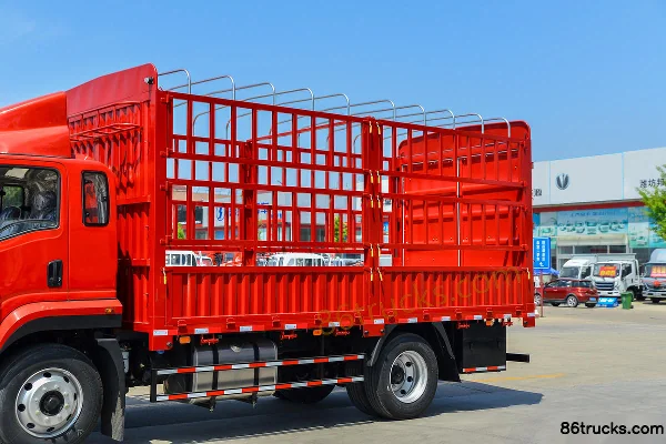 SHACMAN Commercial Vehicle Xuande X9 Lightweight Edition 240hp 4X2(6 wheels) 4.8m Semi-Sleeper Cargo Truck with Stake Sides Body (1) | 86Tru