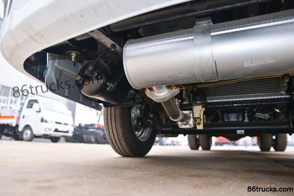 Dongfeng T5 1.5L 112hp 4X2(6 wheels) Gasoline 3.3m Flammable Gas Van Truck (Chufei Brand) Chassis (2) | 86Trucks
