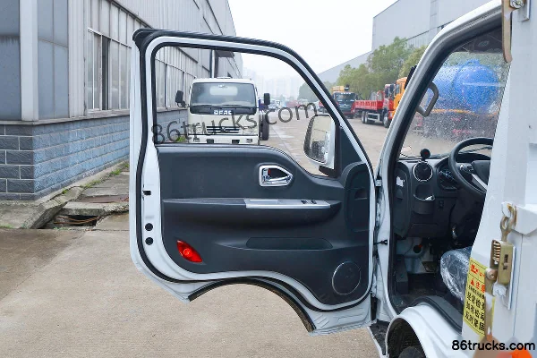 Dongfeng T5 1.5L 112hp 4X2(6 wheels) Gasoline 3.1m Gas Cylinder Transport Truck (Chufei Brand) Cab (1) | 86Trucks
