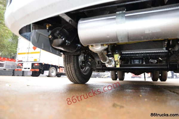 Dongfeng T5 1.5L 112hp 4X2(6 wheels) Gasoline 3.1m Gas Cylinder Transport Truck (Chufei Brand) Chassis (2) | 86Trucks