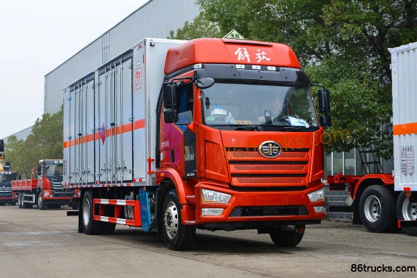 FAW Jiefang J6L 240 ch 4X2(6 roues) 6,8 m camion caisse pour gaz inflammables (marque Chufei) Extérieur