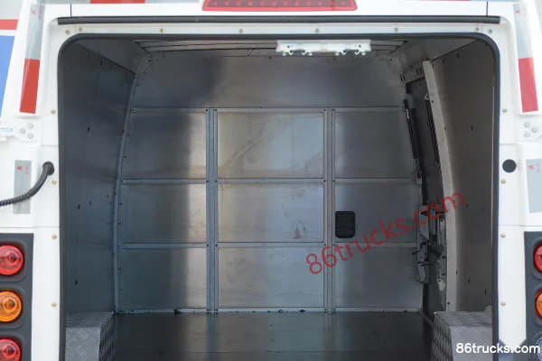 Leichi Xin V70 2.8T 2-seat 5.395m pure electric enclosed delivery truck 41.86kWh Cargo Box (3) | 86Trucks