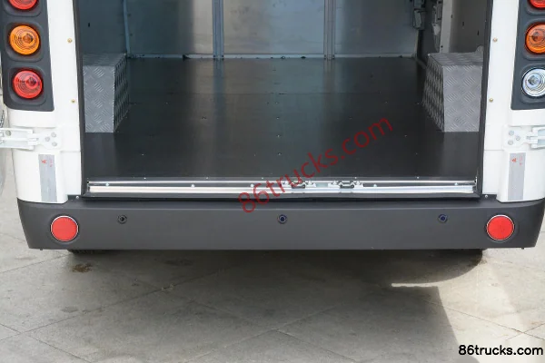 Leichi Xin V70 2.8T 2-seat 5.395m pure electric enclosed delivery truck 41.86kWh Cargo Box (2) | 86Trucks
