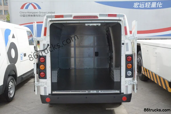 Leichi Xin V70 2.8T 2-seat 5.395m pure electric enclosed delivery truck 41.86kWh Cargo Box (1) | 86Trucks