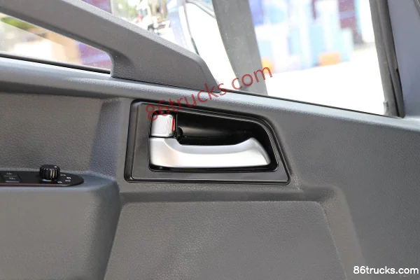 Sinotruk HOWO Hanjiang 4.5T 4.15m Single Row Pure Electric Stake Truck 131.98kWh 4X2(6 wheels) Interior (3) | 86Trucks