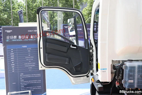 Sinotruk HOWO Hanjiang 4.5T 4.15m Single Row Pure Electric Stake Truck 131.98kWh 4X2(6 wheels) Interior (1) | 86Trucks