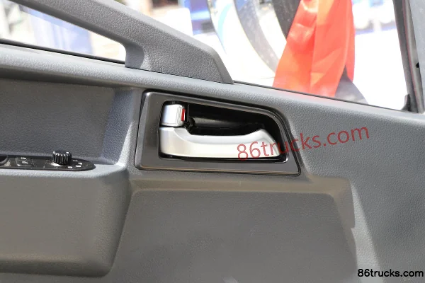 Sinotruk HOWO Hanjun 4.5T 4.15m single-row electric van light truck 96kWh 4X2(6 wheels) Interior (3) | 86Trucks